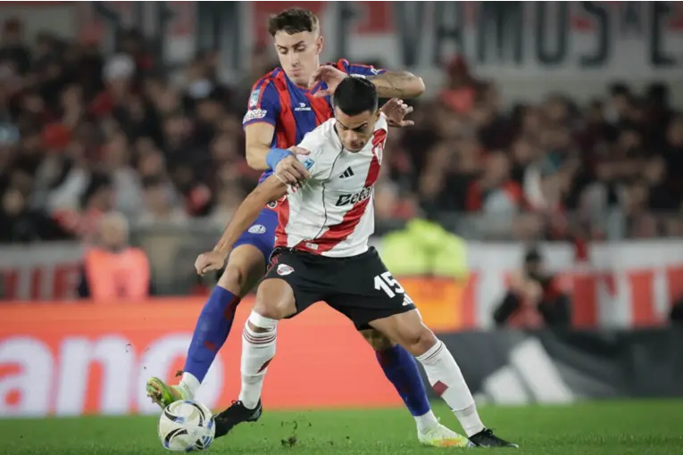 San Lorenzo se pone arriba nuevamente en el marcador: le gana 2-1 a River y se clasifica a cuartos de final