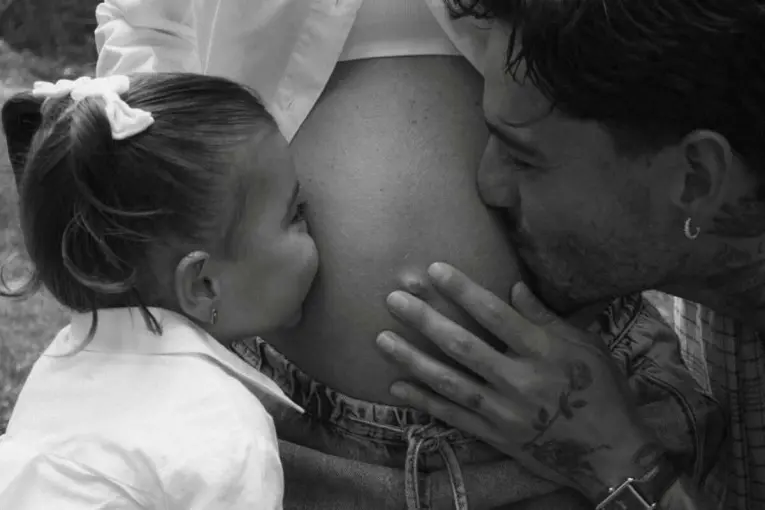 Maluma anunció que será padre por segunda vez y emocionó a sus fans con una tierna foto familiar