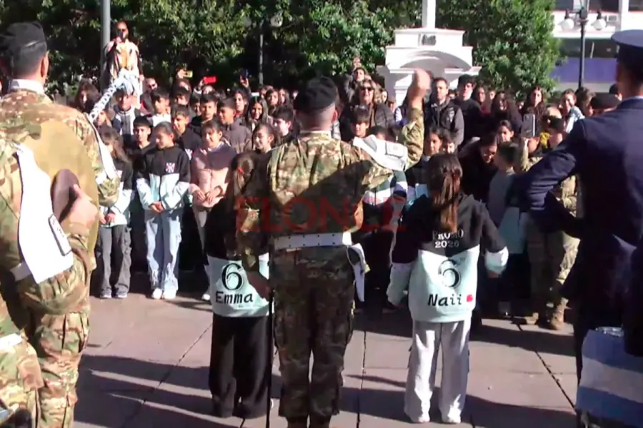 Se interpret&oacute; el himno en lengua de se&ntilde;as.