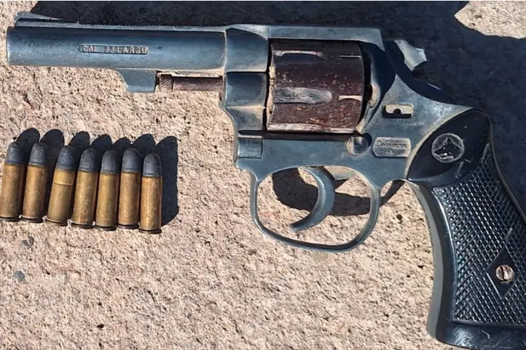 Secuestraron un arma tras una violenta discusión de pareja en vivienda de Paraná