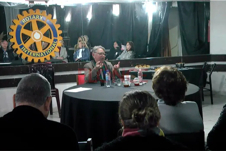El Rotary Club Paraná Plaza impulsó un conversatorio sobre alimentación saludable