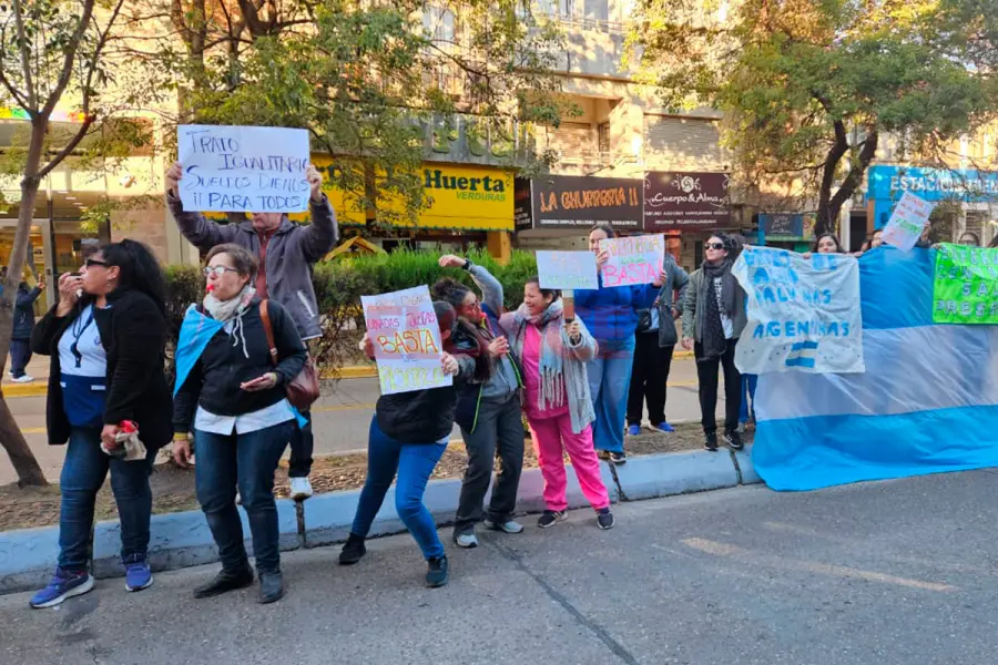 Protesta frente a Salud (foto Elonce)