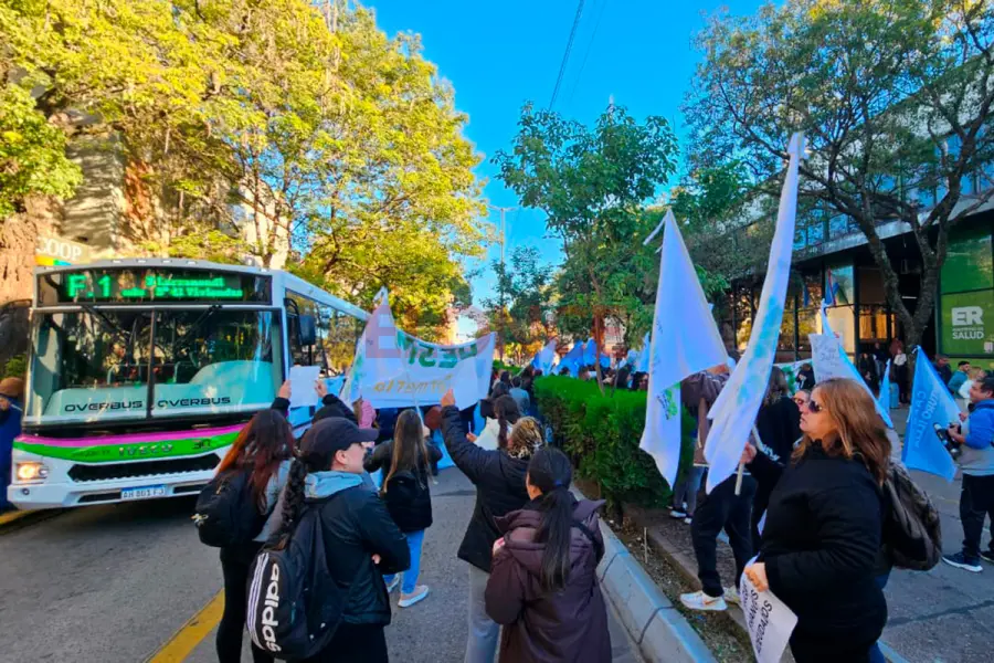 Protesta frente a Salud (foto Elonce)