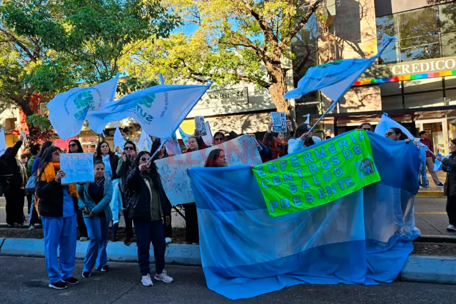 Protesta frente a Salud (foto Elonce)