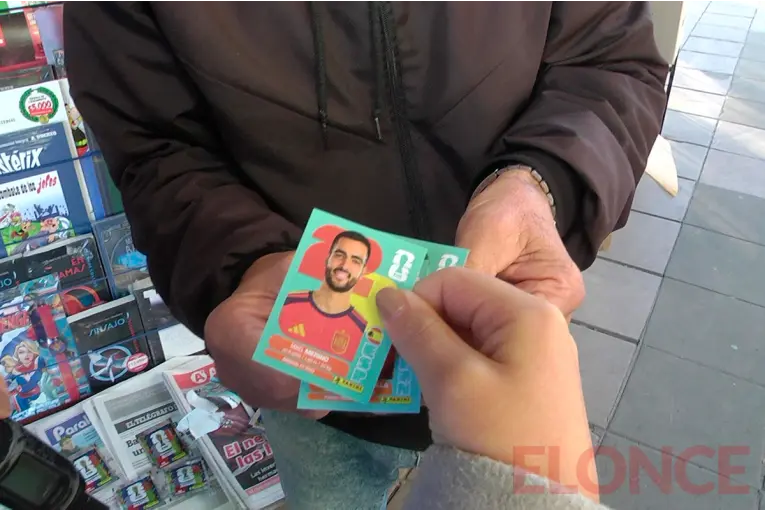 Adolescente quiso comprar figuritas del Mundial por redes sociales y perdió más de $700.000