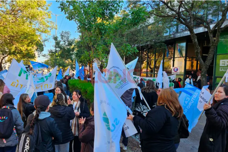 Enfermeros reclamaron frente a Salud por mejoras salariales y pagos adeudados