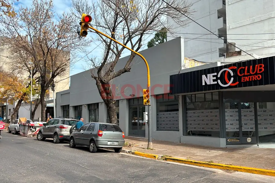 El acceso al garage fue liberado tras intervenci&oacute;n de inspectores de Tr&aacute;nsito (foto Elonce)