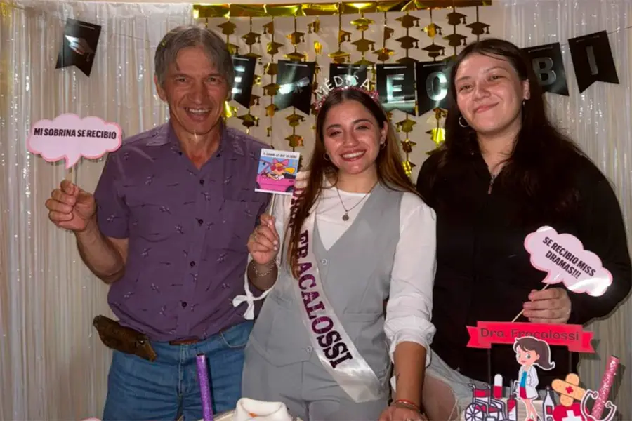 Rosario Fracalossi, junto a su prima