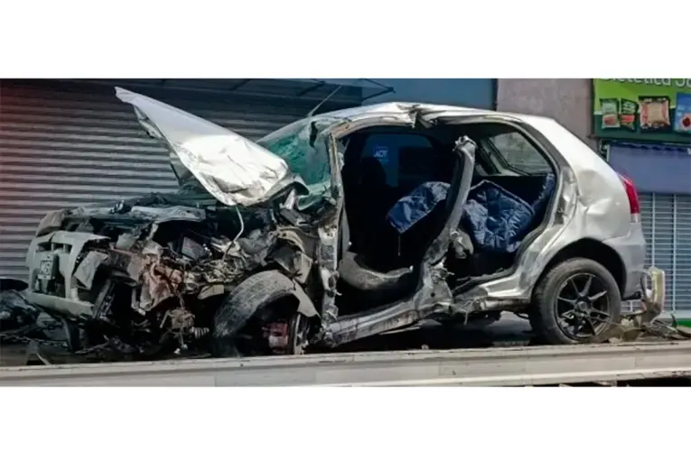 Murió un automovilista tras incrustarse contra viviendas en plena madrugada