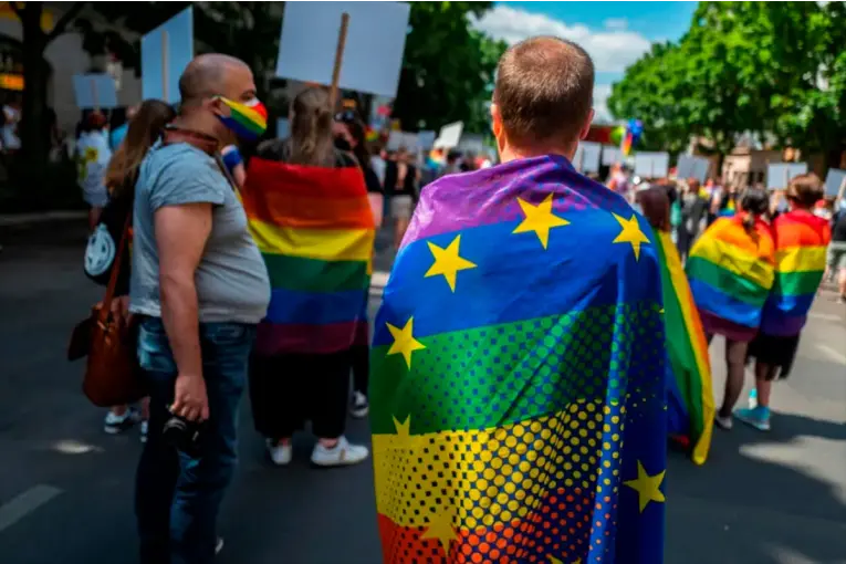 La Unión Europea busca prohibir las "terapias de conversión" para personas LGTBQ+