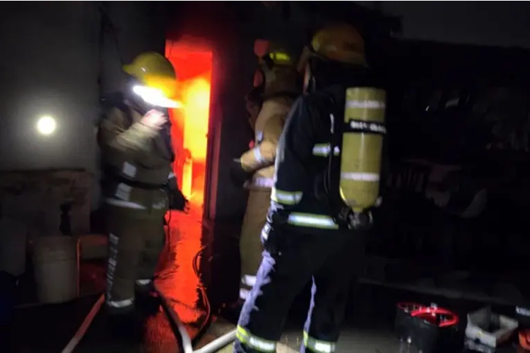 Incendio fatal en Córdoba: una gemela murió y la otra fue salvada por vecinos y bomberos