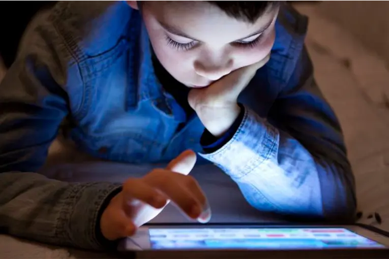 Infancias y Adolescentes digitales: darán una capacitación sobre los efectos de las pantallas