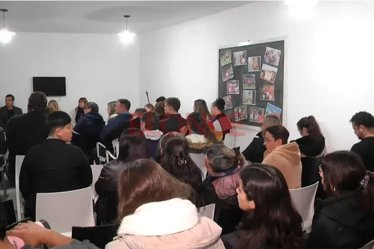 Una jornada destinada a barrios de Paraná alertó por el impacto de las redes, consumos y apuestas