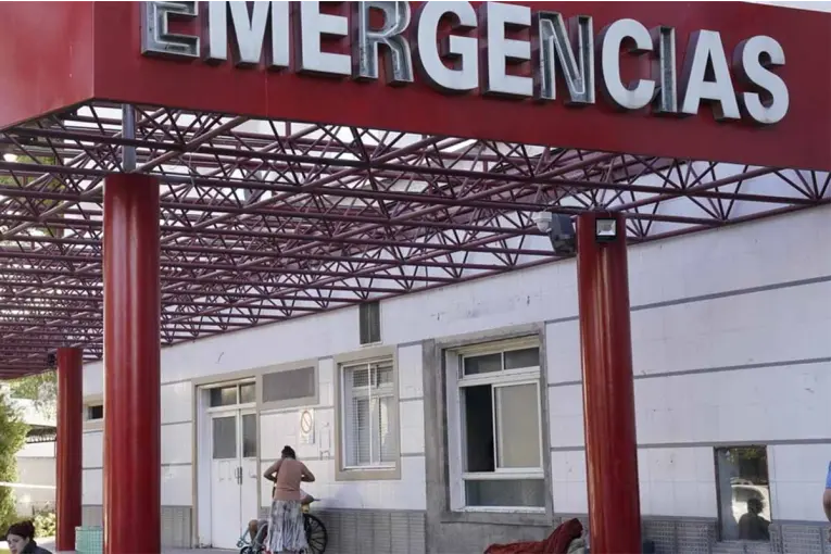 Internaron a una nena por consumo de drogas y hallaron cocaína en la vianda de su hermano