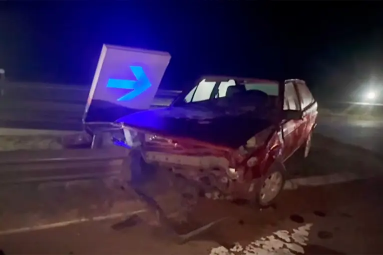 Un trabajador sufrió graves lesiones tras chocar contra un guardarraíl