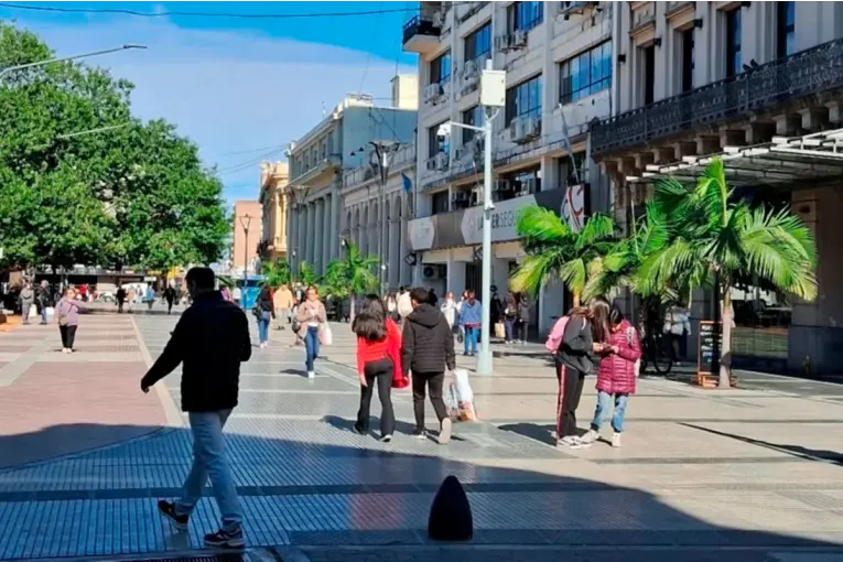 Más de 80 comercios ya adhirieron a Unipase, la tarjeta para estudiantes: el listado de locales
