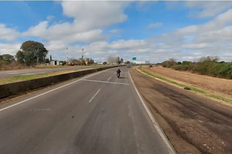 Hallaron a hombre fallecido en la banquina del Acceso Norte de Paraná: investigan qué sucedió