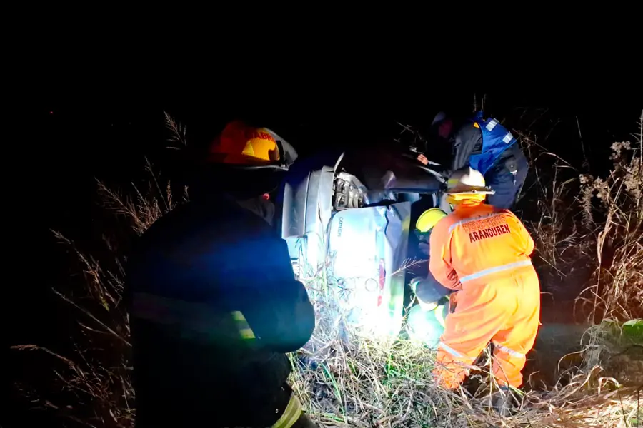 Vuelco en Aranguren (foto Polic&iacute;a de Entre R&iacute;os)