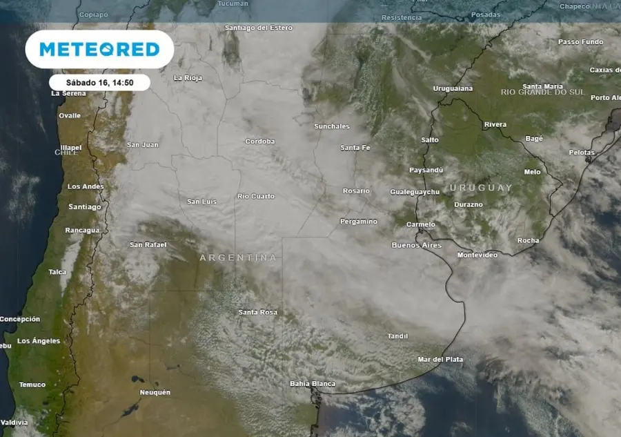 Imagen satelital del s&aacute;dabo 16 de mayo muestra el avance del frente fr&iacute;o (fuente Meteored)