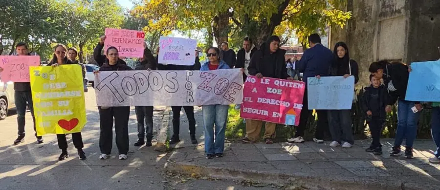 Reclamo en Guadalupe Norte por el caso de Zoe (foto Radio Amanecer)