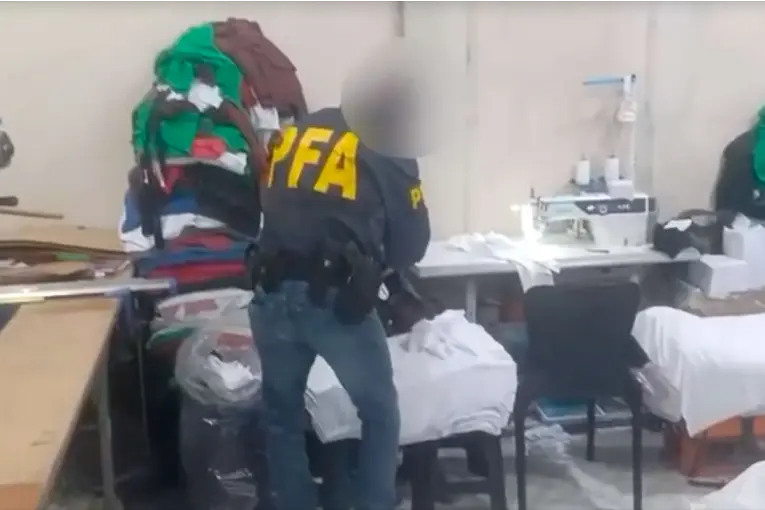 Rescataron a 22 víctimas de explotación laboral en talleres clandestinos en Buenos Aires