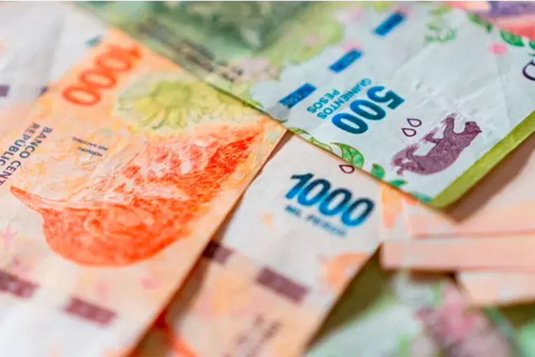 Los salarios registrados volvieron a quedar por debajo de la inflación en marzo