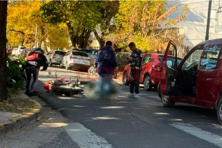 Fatal accidente vial en Paraná: murió una mujer de 78 años tras ser atropellada por una moto