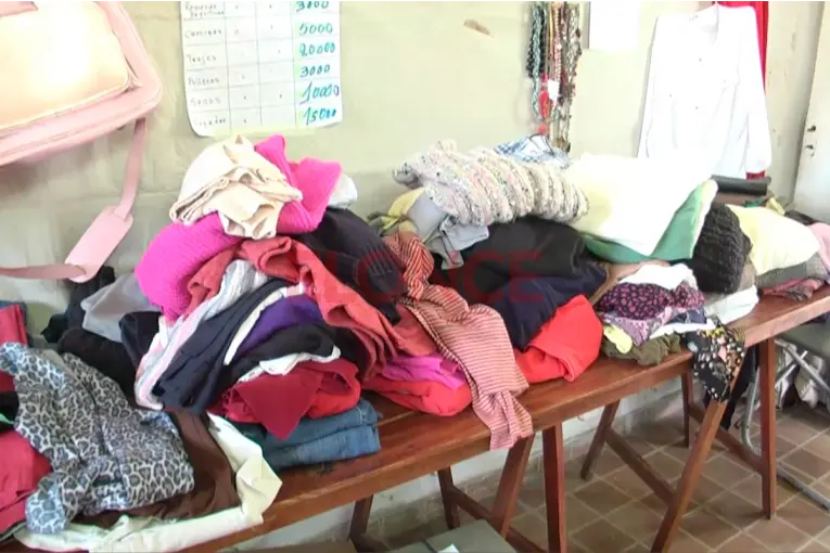 Feria solidaria del Club de Leones: ofrecen ropa y artículos del hogar a precios accesibles