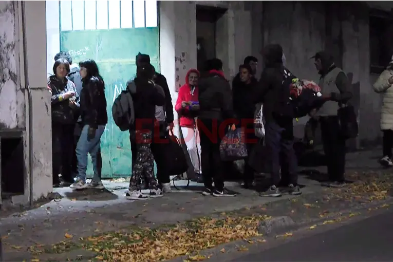 Brindan asistencia a personas en situación de calle: entregan 400 kits de higiene y meriendas mensuales