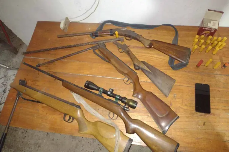 Allanaron una vivienda por amenazas y secuestraron varias armas de fuego