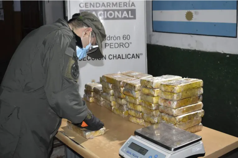 El nerviosismo del conductor y la reacción de un perro destaparon un cargamento de cocaína