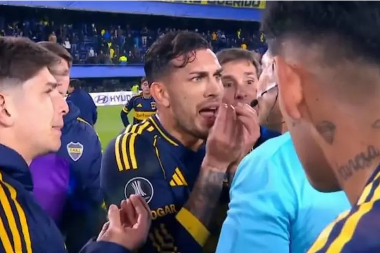 Paredes defendió su relación con Riquelme y explotó por el arbitraje contra Boca: Es raro