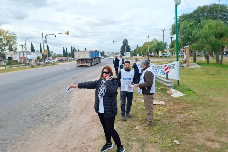 AGMER Paraná repartió volantes en distintos puntos del departamento Paraná