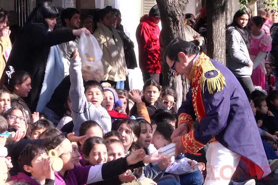 Festejo patrio en calle Bavio (foto Elonce)