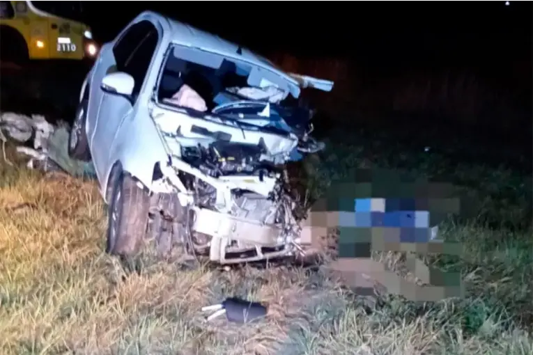 Un fallecido tras violento choque entre un auto y un camión en el tramo correntino de Ruta 12