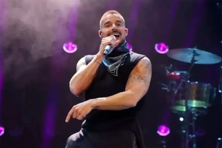 Le arrojaron gas lacrimógeno a Ricky Martin durante un show