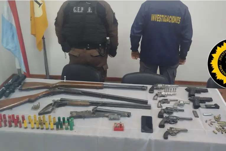 Allanamiento en Villaguay permitió descubrir una gran cantidad de armas y droga en una vivienda
