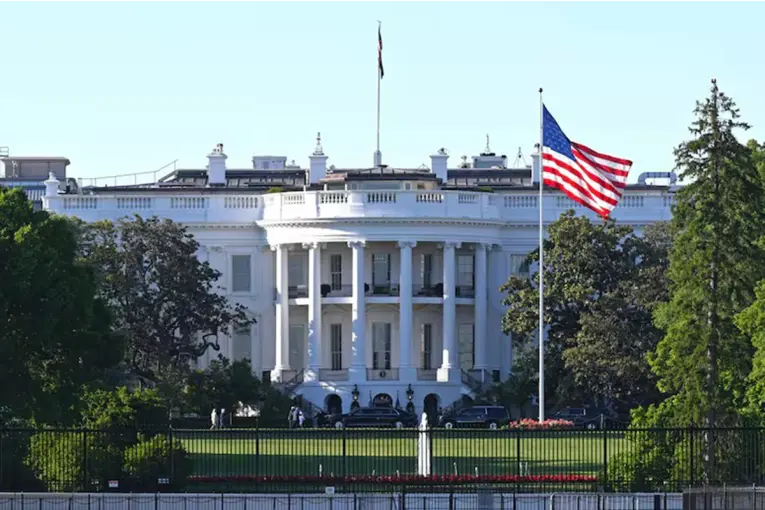 Reportaron al menos 30 disparos en cercanías de la Casa Blanca