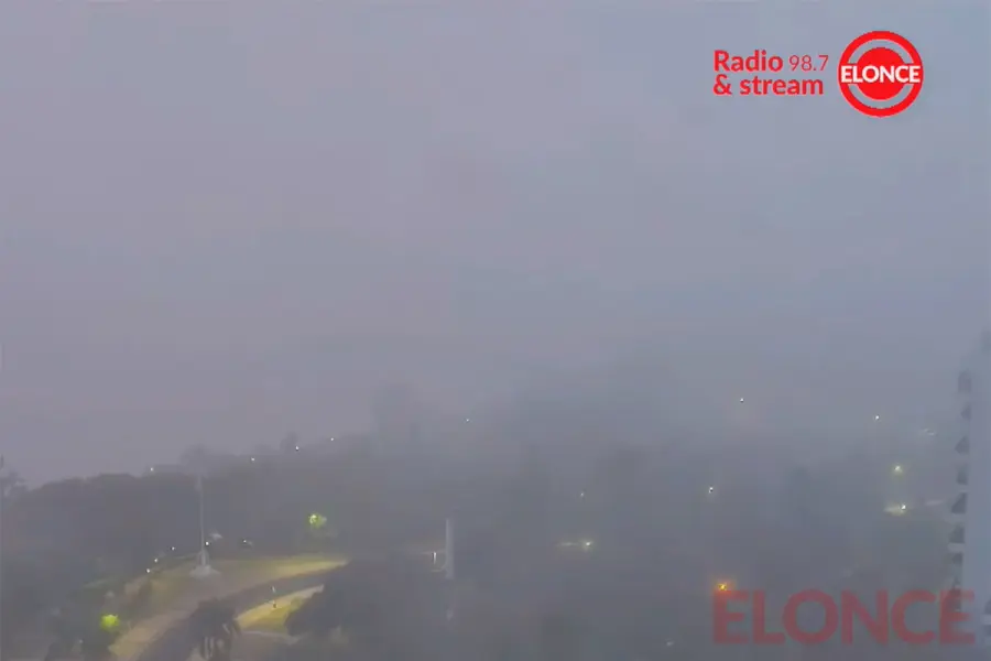 Paran&aacute; amaneci&oacute; cubierta de un manto de neblina (foto Elonce)
