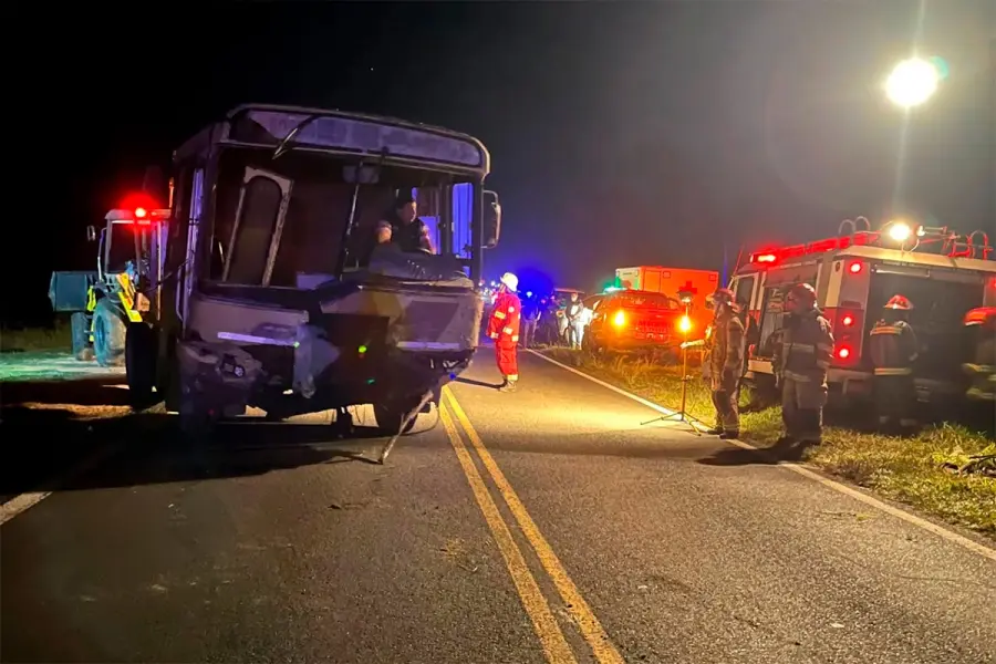 Tragedia vial en Corrientes (foto FM La Ruta 95.7Mhz)