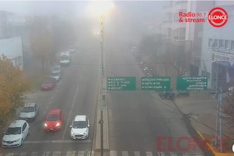 No se ve nada: Paraná amaneció cubierta de un manto de niebla