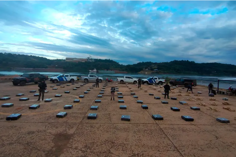 Incautaron más de tres toneladas de marihuana sobre la costa del río Paraná