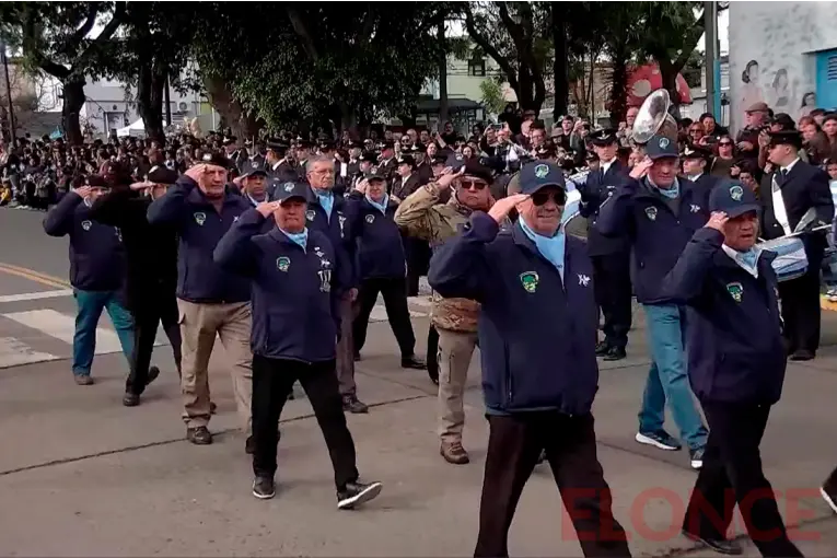 Desfile patrio en Paraná: Esta fecha nos une y nos define como pueblo, afirmó Cáceres