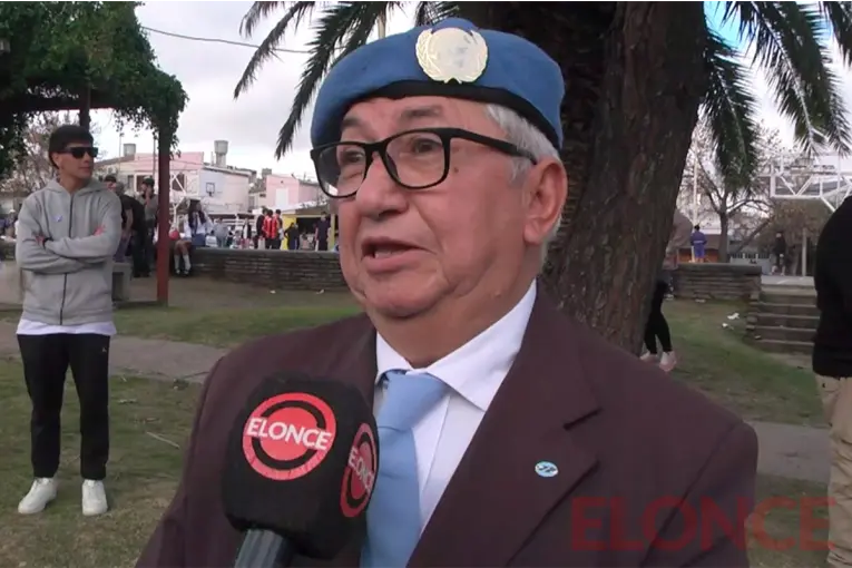 El sentimiento del soldado es único: veterano de Misiones de Paz instó a participar de los actos patrios