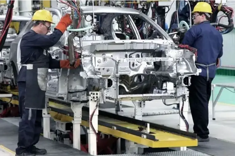 Industria autopartista: caída de casi un 9% y recorte de personal en casi la mitad de las empresas