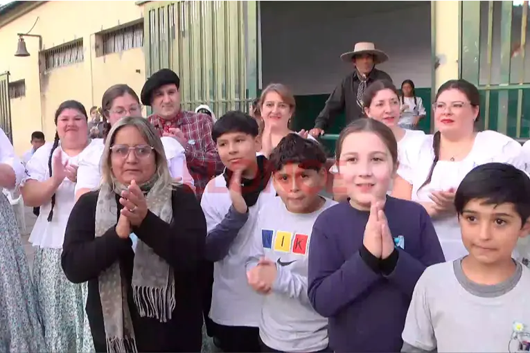 La Escuela República de Chile celebró sus 83 años y el 25 de Mayo con una gran peña patriótica