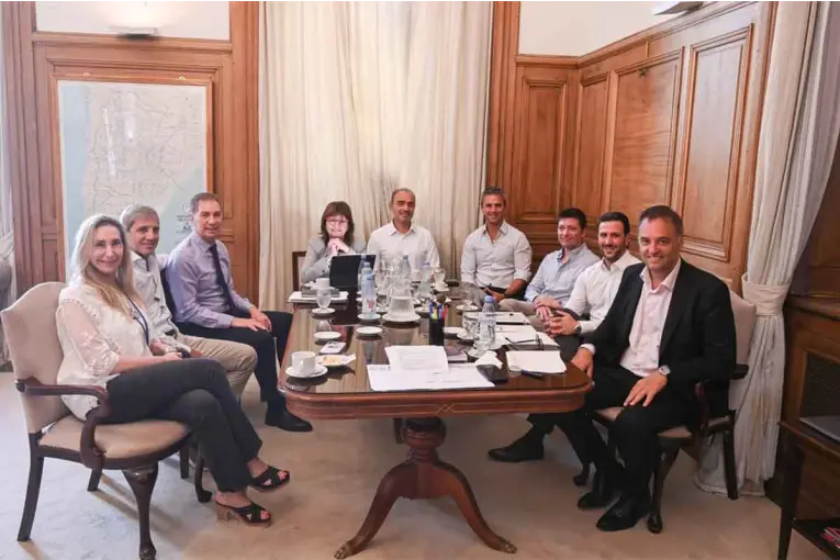 Se reúne la mesa política del gobierno para ordenar la agenda legislativa