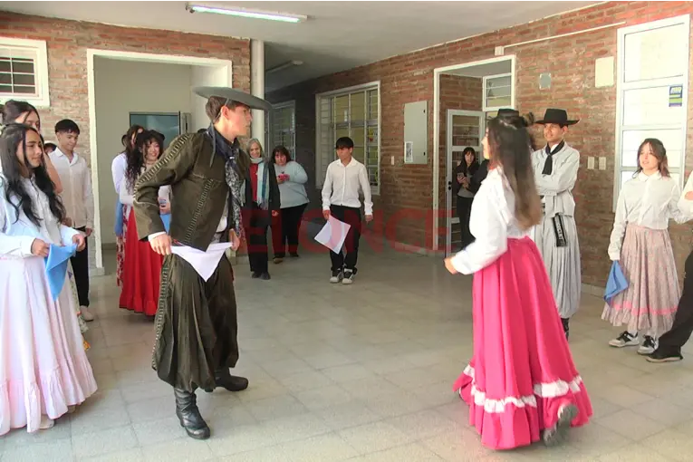 Con danzas y juegos tradicionales, celebraron el 25 de Mayo en una escuela de Paraná