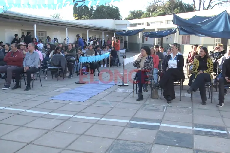 Acto patriótico en la escuela Poeta Juan L. Ortiz reunió a toda la comunidad