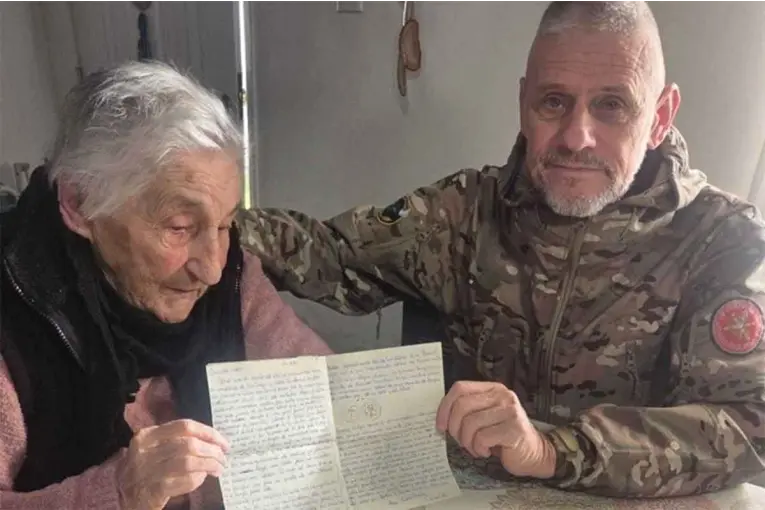 Veterano de Malvinas recuperó una carta robada hace 42 años y emocionó a su madre
